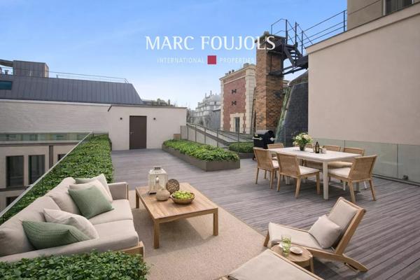 Paris VIII Faubourg Saint Honoré : appartement en dernier étage de 180 m² avec sa terrasse et son roof top de plus de 200 m²