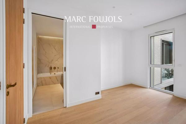 Paris VIII Faubourg Saint Honoré : appartement en dernier étage de 180 m² avec sa terrasse et son roof top de plus de 200 m²
