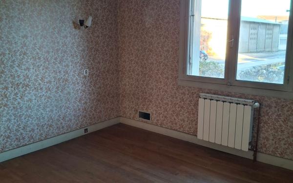 Maison à vendre    5 pièces •  Aussillon