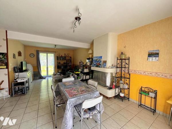 Située à SAINT-GILLES, maison d’habitation avec vie de plain-pied