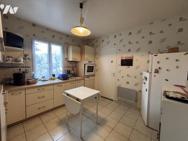 Située à SAINT-GILLES, maison d’habitation avec vie de plain-pied