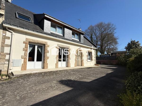 Maison néo-bretonne dans une impasse