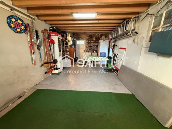 Maison néo-bretonne dans une impasse