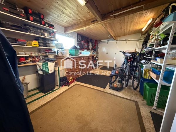 Maison néo-bretonne dans une impasse