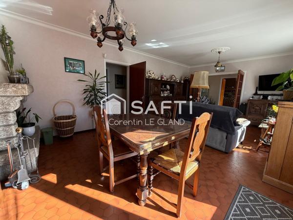 Maison néo-bretonne dans une impasse