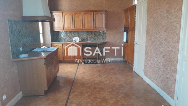 Maison de 258m², 8 pièces et jardinet