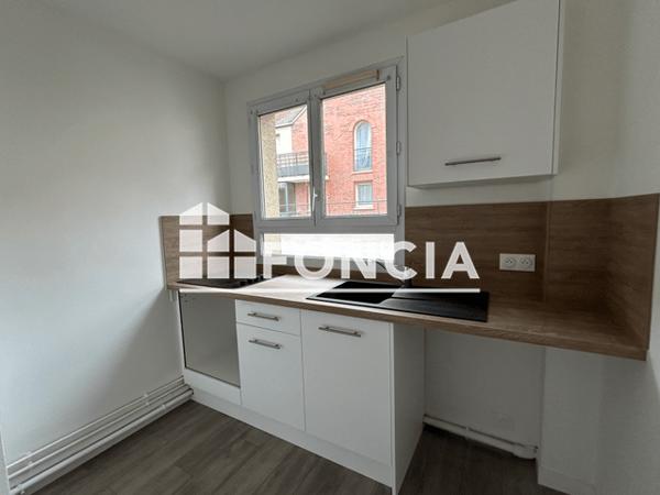 Location Appartement 2 pièces 43.16 m² - 16 PLACE DES EPARS Chartres 28000