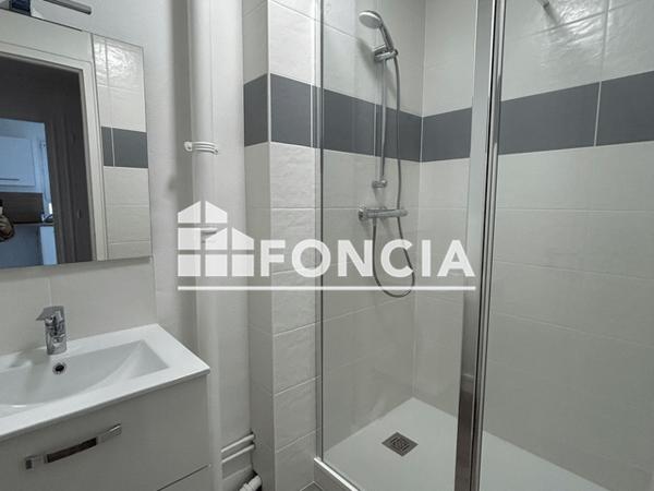 Location Appartement 2 pièces 43.16 m² - 16 PLACE DES EPARS Chartres 28000
