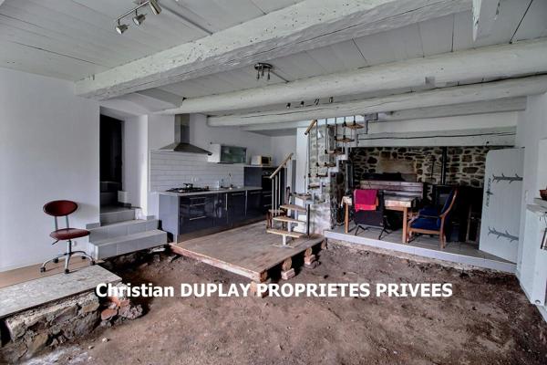 Saint Etienne 42100 dans un hameau paisible au dessus de Rochetaillée ferme rénovée en 2010 sur la partie habitation 112m² habitables 3 chambres sur 1080m² de terrain