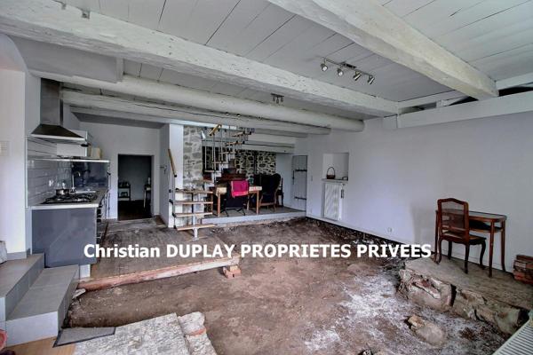 Saint Etienne 42100 dans un hameau paisible au dessus de Rochetaillée ferme rénovée en 2010 sur la partie habitation 112m² habitables 3 chambres sur 1080m² de terrain