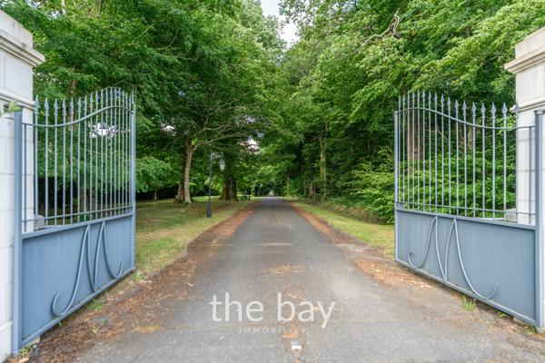 Chissay-en-Touraine (41400) PRÈS D'AMBOISE – CHÂTEAU HISTORIQUE DU VAL DE LOIRE – 24 HECTARES – PISCINE – DÉPENDANCES – 4 600 000 € FAI