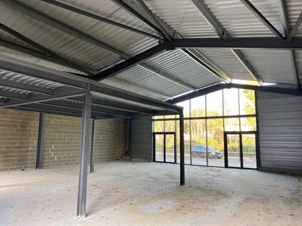 Hangar, Nouveau Port entrée d'Arcachon, 310 m², Vitrine