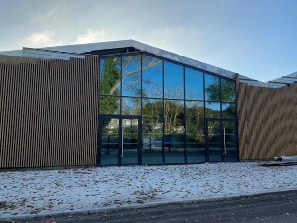 Hangar, Nouveau Port entrée d'Arcachon, 310 m², Vitrine
