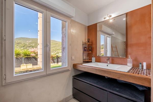 Maison
         5 pièces
        - 139 m² Exclusivité 485 000 € *