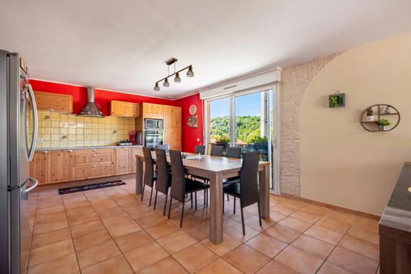 Maison
         5 pièces
        - 139 m² Exclusivité 485 000 € *