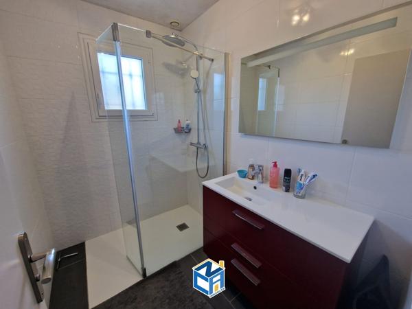 MAISON FAMILIALE 5 CHAMBRES, SOUS-SOL COMPLET ET TERRAIN 707M2