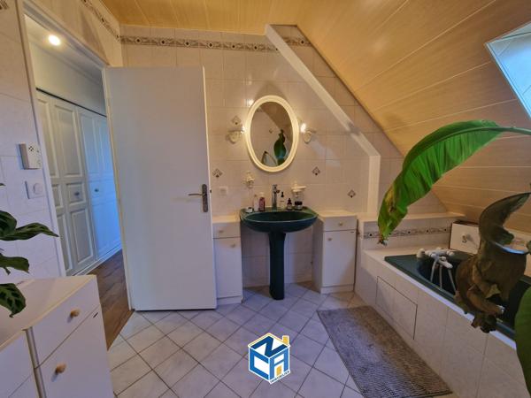 MAISON FAMILIALE 5 CHAMBRES, SOUS-SOL COMPLET ET TERRAIN 707M2