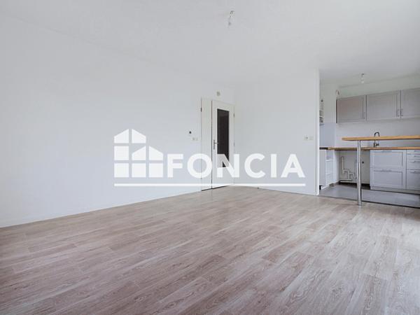 Location Appartement 3 pièces 59.9 m² - 25 RUE DU CARIN Wattrelos 59150