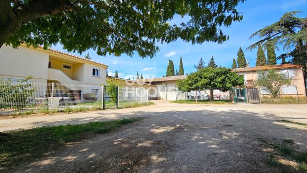Nîmes immeuble 438m² sur 3900m² de terrain