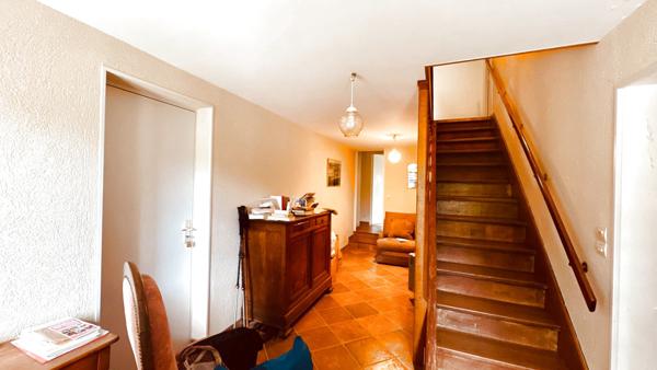 Asquins (89450) Maison de caractère en pierres apparentes située dans le secteur d' ASQUINS au prix de 235 400 € F.A.I.