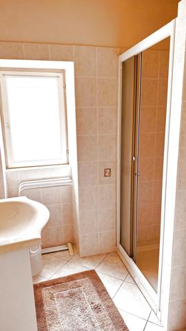 Asquins (89450) Maison de caractère en pierres apparentes située dans le secteur d' ASQUINS au prix de 235 400 € F.A.I.