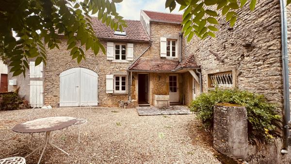 Asquins (89450) Maison de caractère en pierres apparentes située dans le secteur d' ASQUINS au prix de 235 400 € F.A.I.