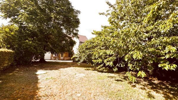 Asquins (89450) Maison de caractère en pierres apparentes située dans le secteur d' ASQUINS au prix de 235 400 € F.A.I.