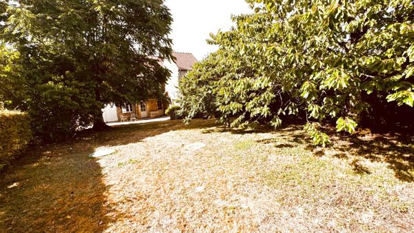 Asquins (89450) Maison de caractère en pierres apparentes située dans le secteur d' ASQUINS au prix de 235 400 € F.A.I.