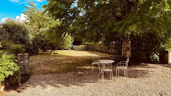 Asquins (89450) Maison de caractère en pierres apparentes située dans le secteur d' ASQUINS au prix de 235 400 € F.A.I.