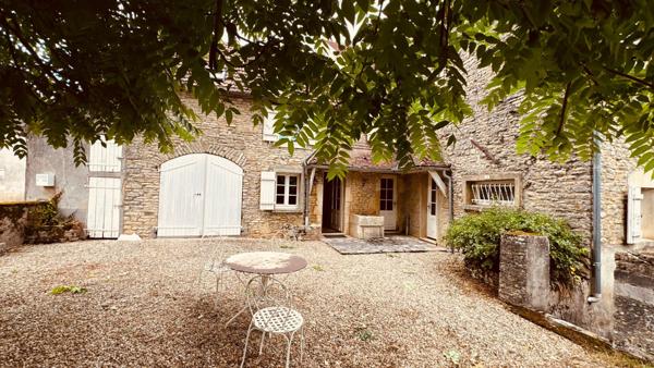 Asquins (89450) Maison de caractère en pierres apparentes située dans le secteur d' ASQUINS au prix de 235 400 € F.A.I.