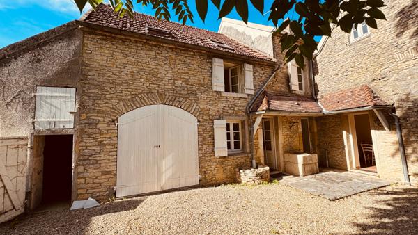 Asquins (89450) Maison de caractère en pierres apparentes située dans le secteur d' ASQUINS au prix de 235 400 € F.A.I.