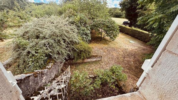 Asquins (89450) Maison de caractère en pierres apparentes située dans le secteur d' ASQUINS au prix de 235 400 € F.A.I.