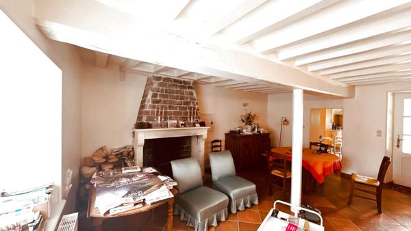 Asquins (89450) Maison de caractère en pierres apparentes située dans le secteur d' ASQUINS au prix de 235 400 € F.A.I.