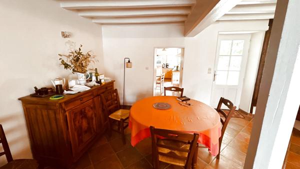 Asquins (89450) Maison de caractère en pierres apparentes située dans le secteur d' ASQUINS au prix de 235 400 € F.A.I.