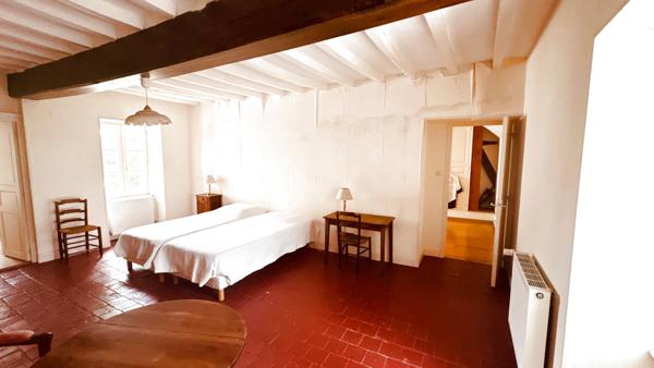 Asquins (89450) Maison de caractère en pierres apparentes située dans le secteur d' ASQUINS au prix de 235 400 € F.A.I.