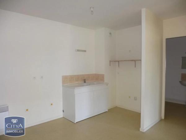 Appartement à louer 2 pièces 39.5m² Allonnes (72700)