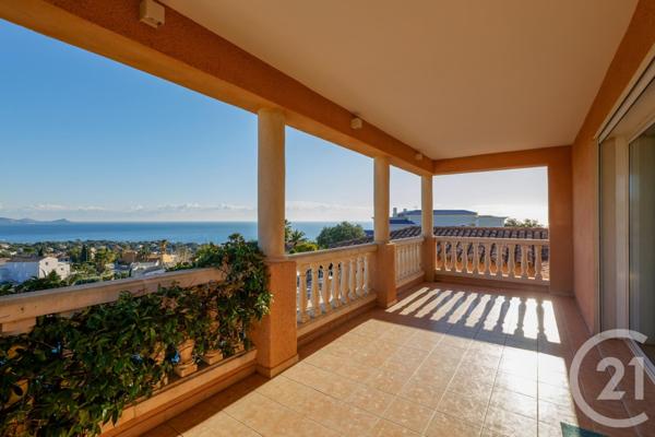 Maison à vendre  10 pièces - 204 m2 ROQUEBRUNE SUR ARGENS - 83