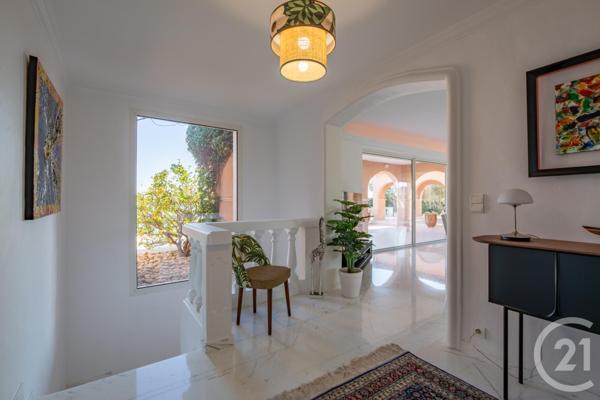 Maison à vendre  10 pièces - 204 m2 ROQUEBRUNE SUR ARGENS - 83