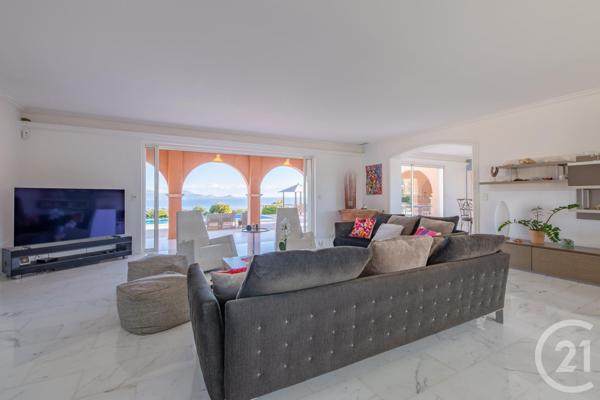 Maison à vendre  10 pièces - 204 m2 ROQUEBRUNE SUR ARGENS - 83