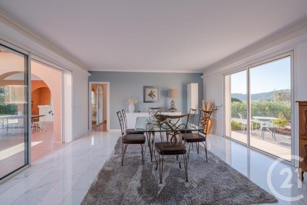 Maison à vendre  10 pièces - 204 m2 ROQUEBRUNE SUR ARGENS - 83