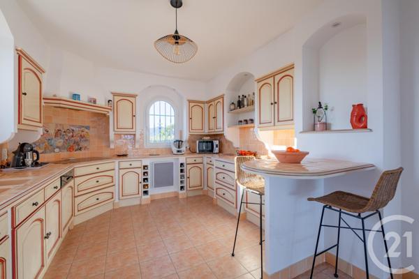 Maison à vendre  10 pièces - 204 m2 ROQUEBRUNE SUR ARGENS - 83