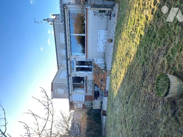 Maison à fort potentiel d’une surface de 270 m2 8 chambres avec garage et jardin