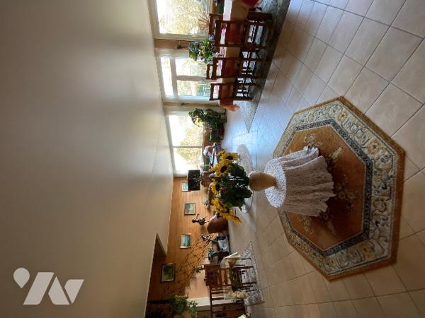 Maison à fort potentiel d’une surface de 270 m2 8 chambres avec garage et jardin