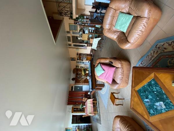 Maison à fort potentiel d’une surface de 270 m2 8 chambres avec garage et jardin