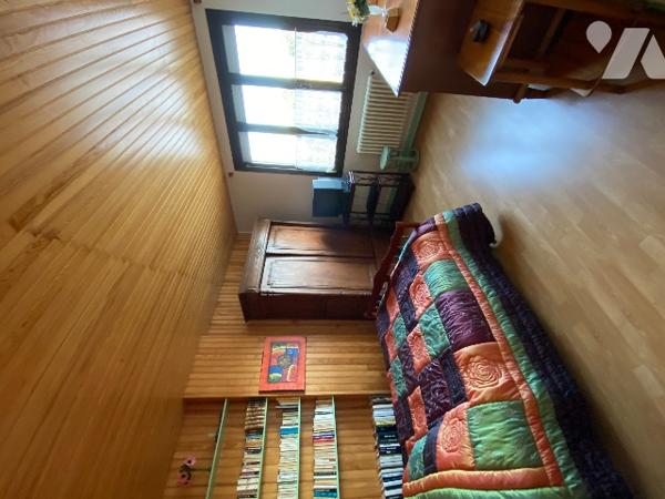 Maison à fort potentiel d’une surface de 270 m2 8 chambres avec garage et jardin