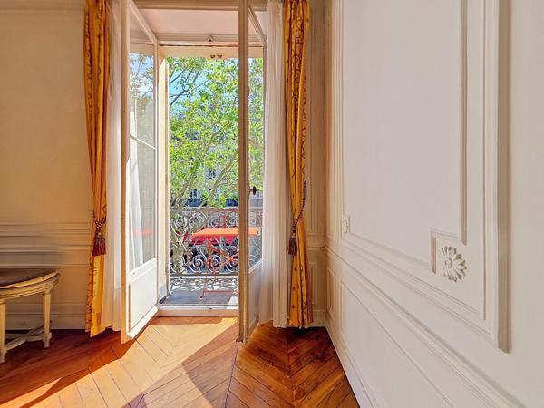 Appartement Haussmanien 4 chambres et balcon