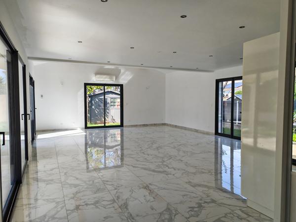 Villa La Crau 5 pièce(s) 142 m2 + T2 attenant de 20 m² sur 500 m²