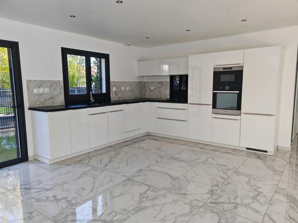 Villa La Crau 5 pièce(s) 142 m2 + T2 attenant de 20 m² sur 500 m²