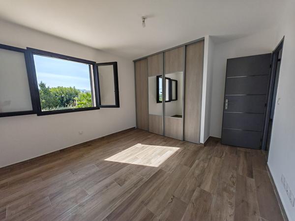 Villa La Crau 5 pièce(s) 142 m2 + T2 attenant de 20 m² sur 500 m²