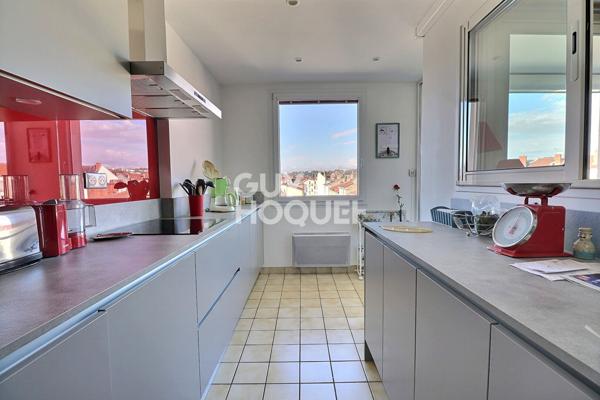 T5 en duplex comme une maison sur les toits - Saxe Gambetta